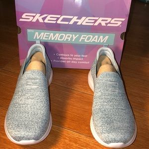 New Women’s Sketchers